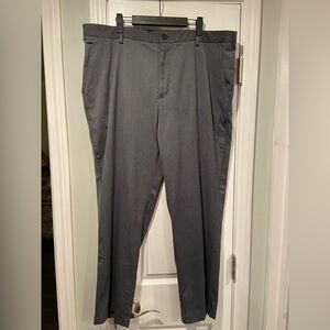 Van Heusen Mens Size 42x30 Gray Zip Up Comfort Waist Straight Leg Dress Pants